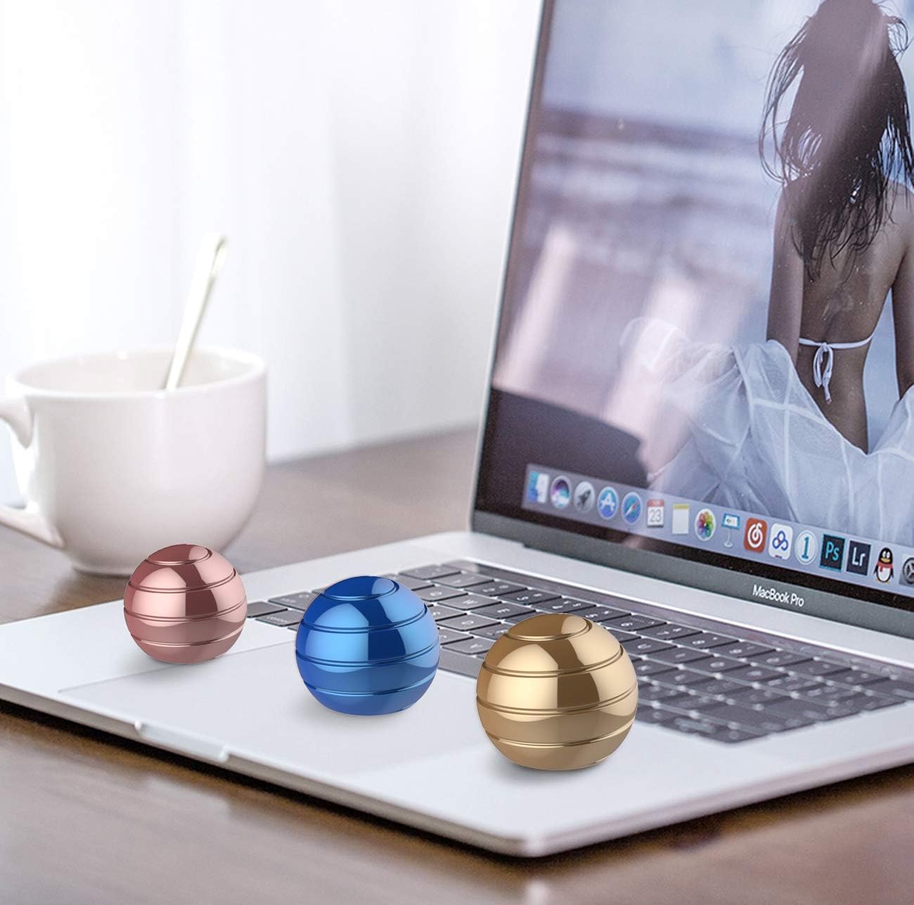 Kinetic Spinner Desk Toy, 2.17'' Giant Kinetic Stree Relief Desk Toy Ball, Office Fidget Toys for Desk Adults, Illusion Desk Ball (55MM, Blue)