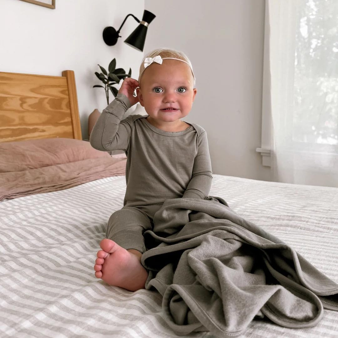 GUNAMUNA Unisex Baby Children Fleece Blanket, Soft and Fluffy, Swaddle Wrap, Size Mini (30" x 40"), Moss