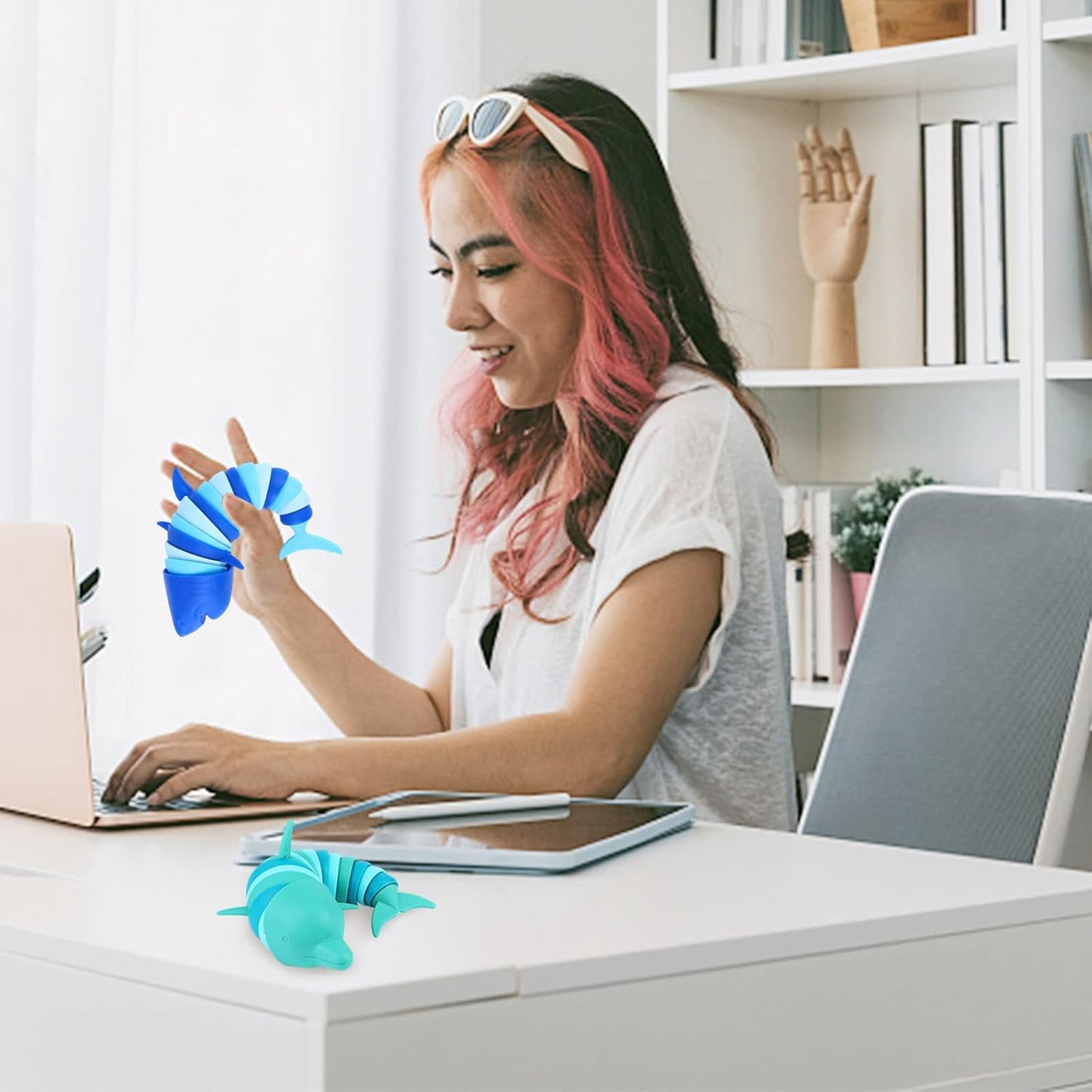 4 Pcs 3D Sensory Toys Printed Articulated Dolphin Fidget Toy Ocean Shark Decompression Toys Fun Sensory Stress Reliever Toys for Children Adults Articulated Fidget Toy