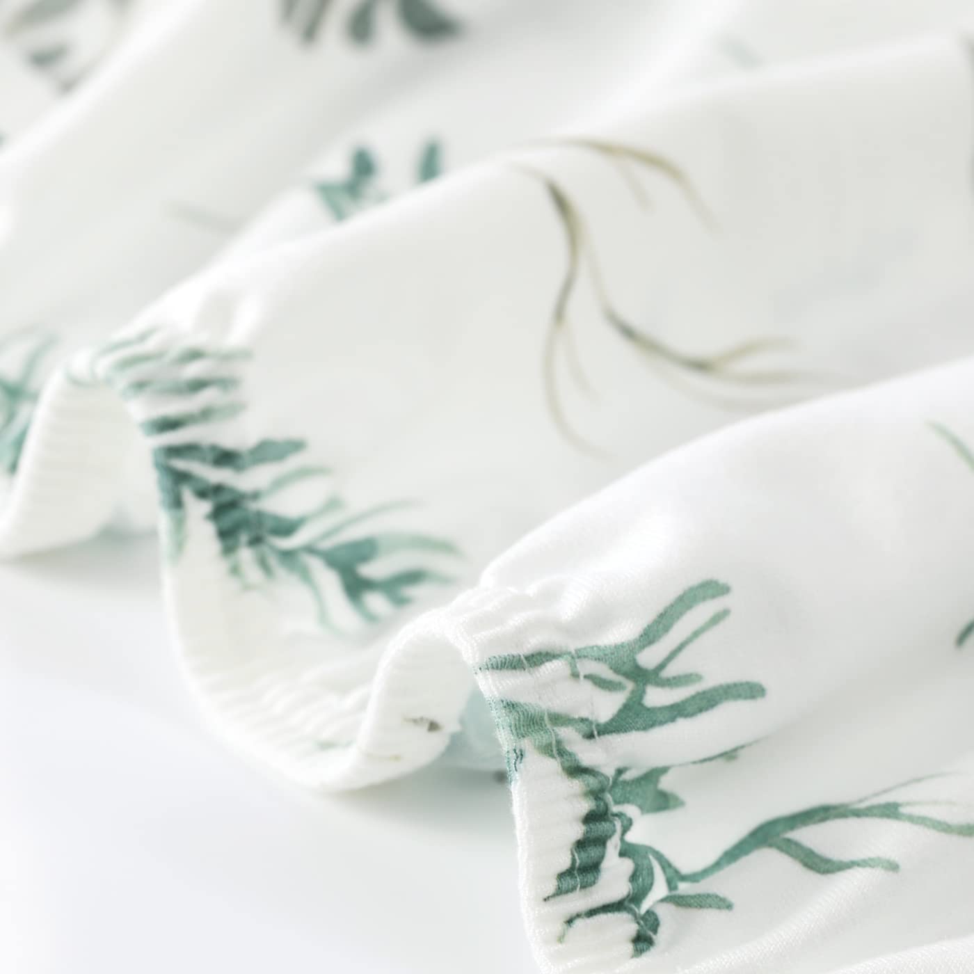 GRSSDER Stretchy Ultra Soft Jersey Knit Fitted Pack n Play Sheets Set 2 Pack, Universal Fitted Portable Pack and Play/Mini Cribs Sheets for Girls, Stylish Watercolor Daisy Flower