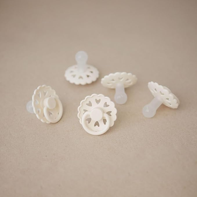 FRIGG Natural Rubber Baby Pacifier 6-Pack Cinnamon Charm | Made in Denmark | BPA-Free (0-6 Months)