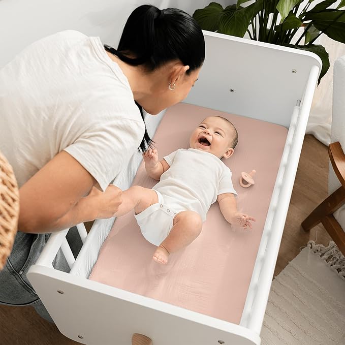 Comfy Cubs Muslin Bassinet Sheet - 100% Soft Cotton Fabric, Breathable & Gentle for Baby’s Sensitive Skin - Universal Fit with Secure Elastic Edging, Gift-Ready Packaging - Blush