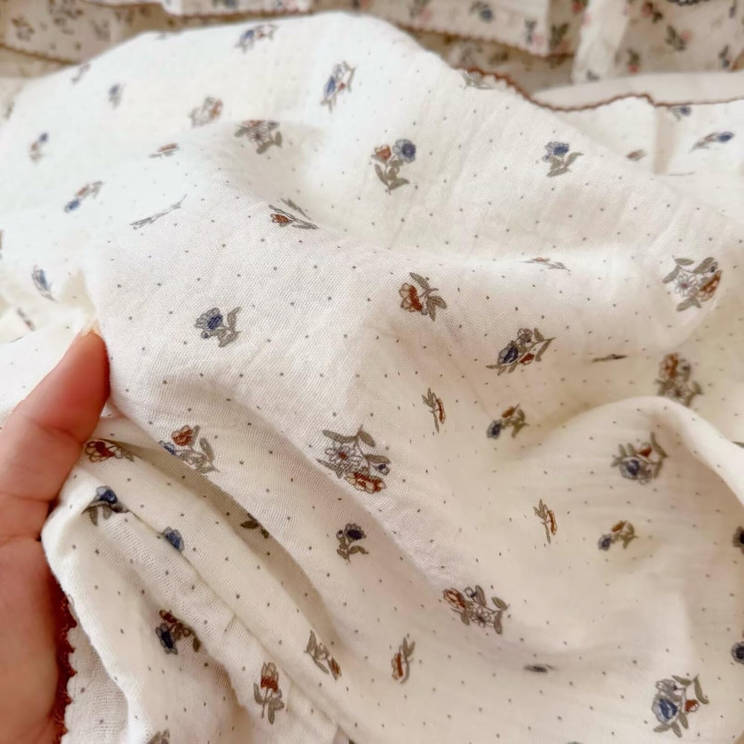 BuLuTu 100% Cotton Muslin Pillow Covers Fit for Kids Standard Size Pillow, Pansy Floral Print with Dots Pattern Children Ruffled Pillow Case, 1 pc, 20x26 Inch, Machine Washable