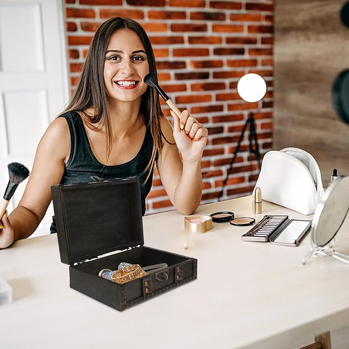 Veemoon Wooden Treasure Chest Box with Lock, Retro Pirate Jewelry Box Antique Cosmetic Storage Case Portable Chest with Hinged Lid Lock for Jewelry Cosmetic Photography Party Decoration (6 * 4.6")