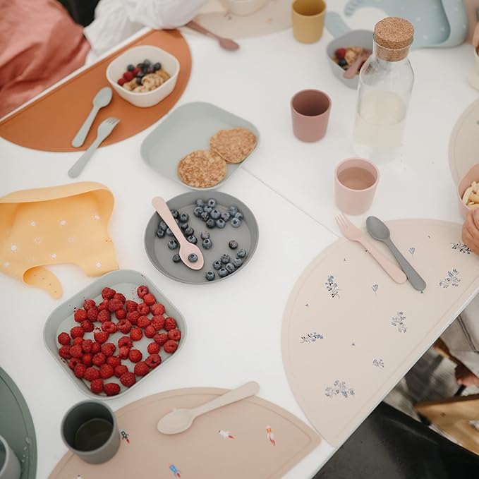 mushie Round Dinnerware Plates for Kids | Made in Denmark, Set of 2 (Vanilla)