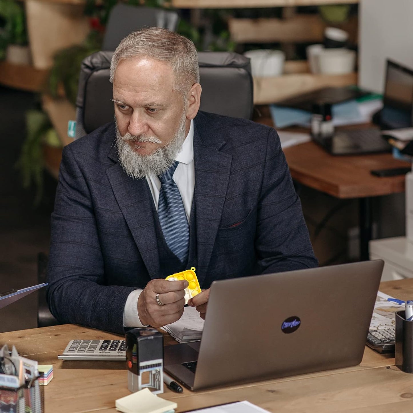 40Pcs Pop PushKeychain Fidget Toys, Pop its Toys Hand Playset,Fidget Toys Sets with Keychain Office Desk Toy for Kids Adults