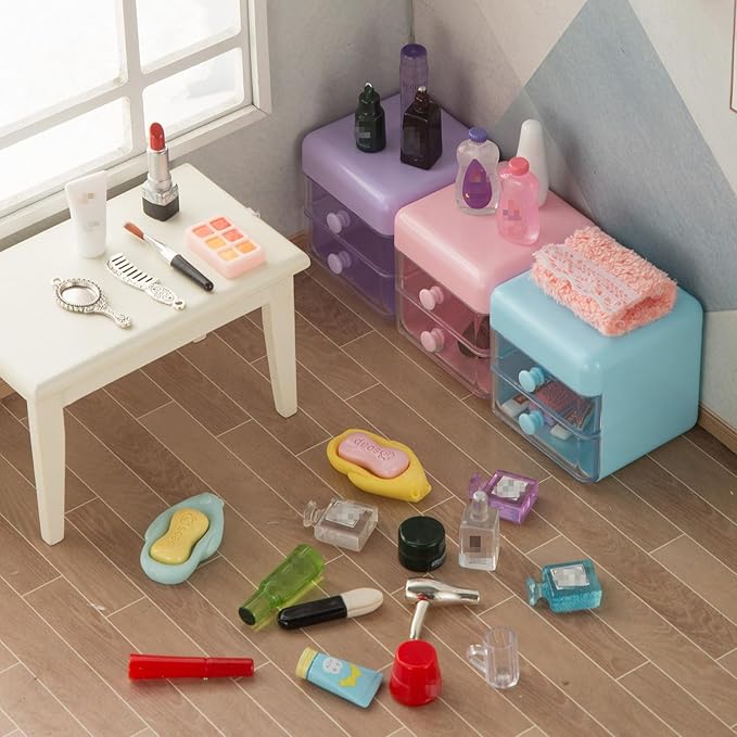 72Pcs Dollhouse Mini Jewelry Storage Case Handbag Towel Cosmetic Set Bathroom Acessories Toothbrush Shampoo Perfume Hair Dryer Comb Purse Decor DIY Doll Backpack Girl Micro Scene