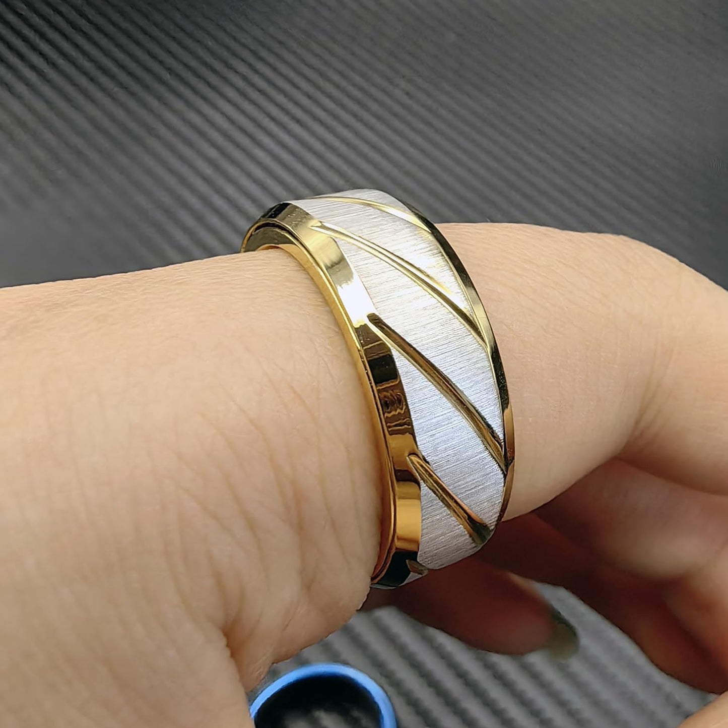 EDC Fidget Slider Fidget Toy Adult Stress Relief Metal Ratchet Ring Jewelry ADHD Recreational Fidget Toy Tactile Coin (Golden, 12)