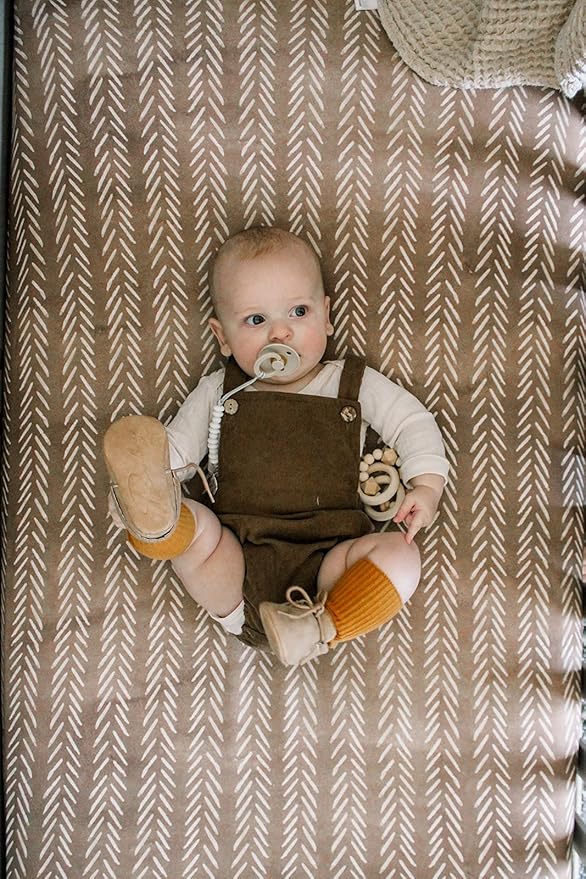 Pobibaby - Premium Single Fitted Baby Boy Crib Sheets for Standard Crib Mattress - Ultra-Soft Cotton Blend, Safe and Snug, and Stylish Woodland Crib Sheet (Wildlife Brown)