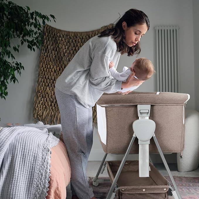 Cowiewie Bassinet Bedside Sleeper, Baby Bassinet with 7 Adjustable Height, Bedside Bassinet for Baby with Storage, Breathable Mesh & Mattress, Portable Bassinet Easy Folding (Baby Brown)