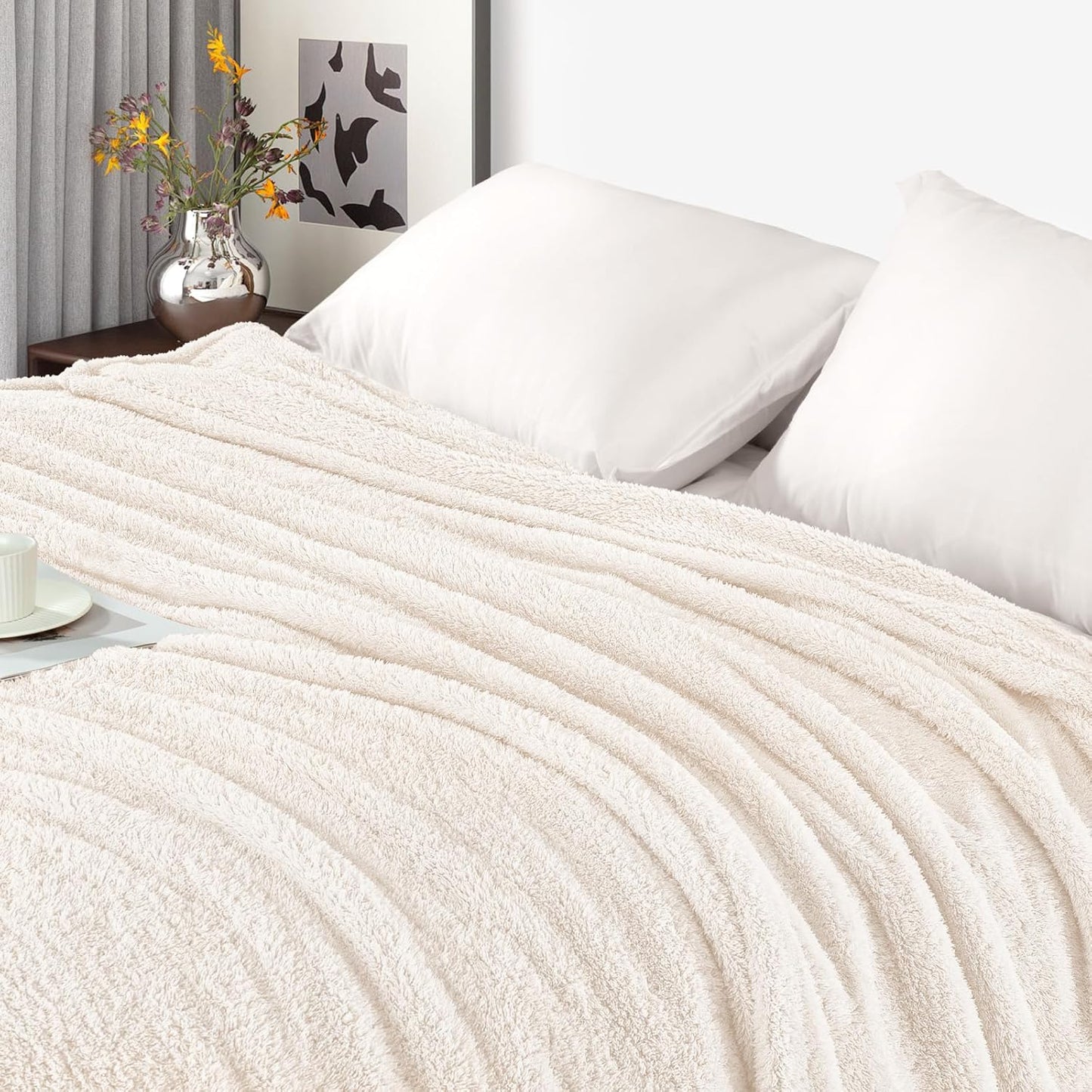 Exclusivo Mezcla Fleece Throw Blanket for Couch Sofa, Soft Warm and Fluffy Blankets for Women Men Girls Kids, Suitable for All Seasons, White, 50x60 Inches