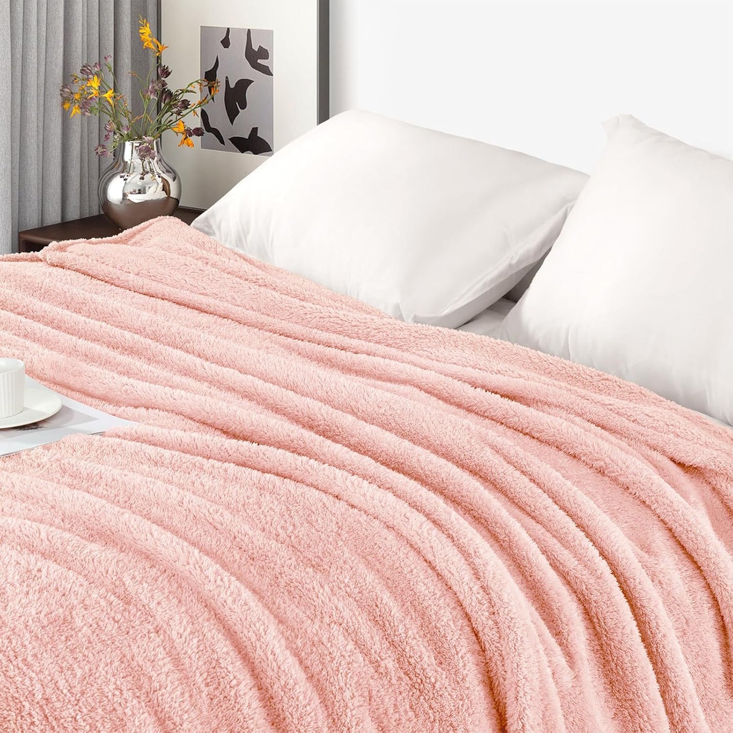 Exclusivo Mezcla Fleece Blanket for Couch, Soft and Cozy King Blankets for Women Men Girls Kids, Suitable for All Seasons, Light Pink, 90x104 Inches