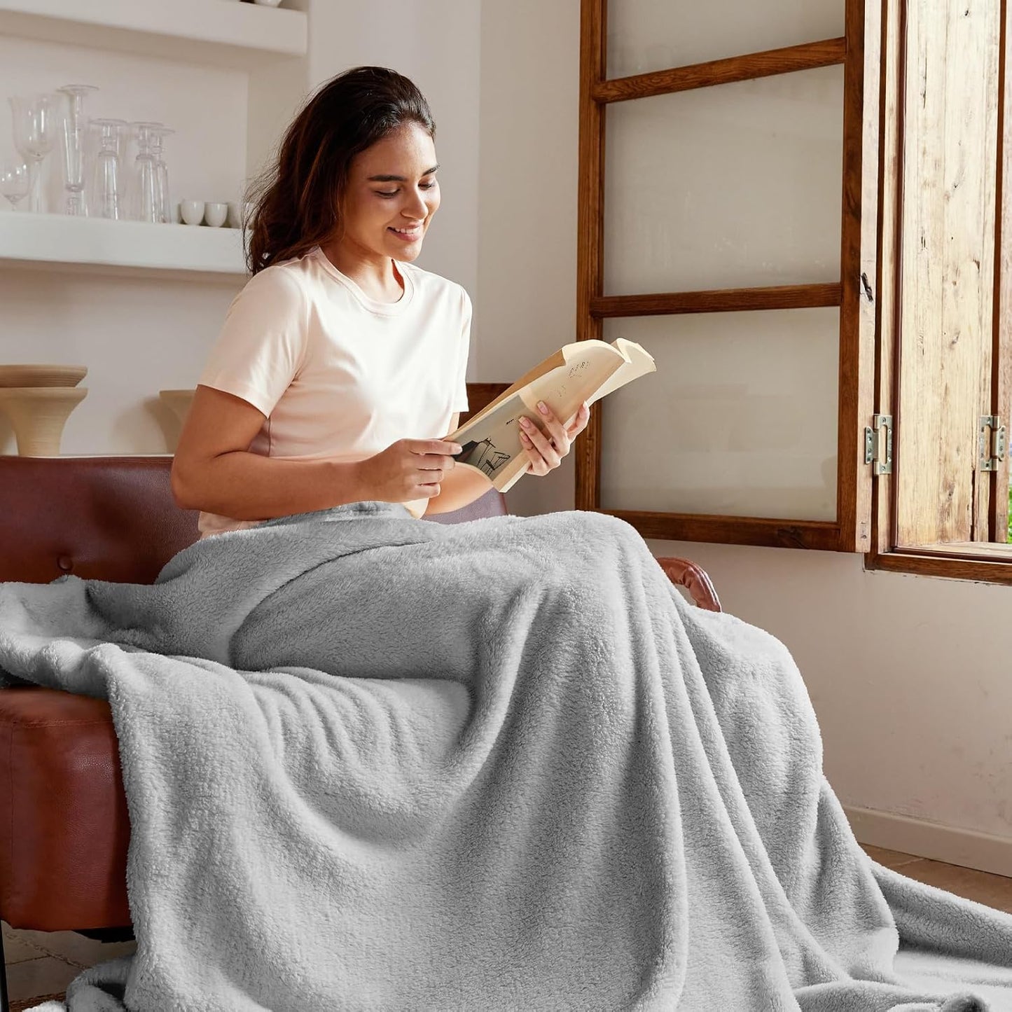 Exclusivo Mezcla Queen Size Flannel Fleece Blanket, Super Soft Velvet Plush Bed Blanket, Fuzzy Cozy and Warm for All Seasons, 90x90 Inches, Light Grey