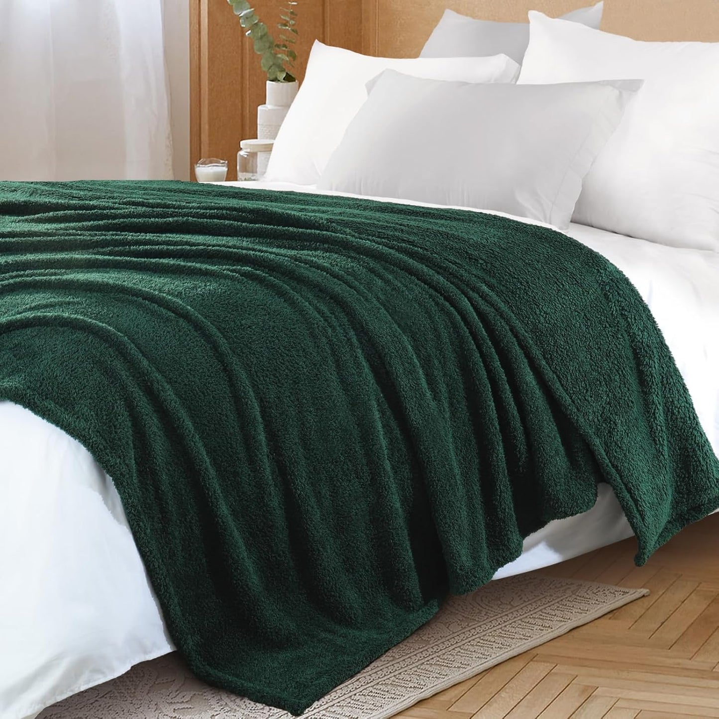 Exclusivo Mezcla Fleece Throw Blanket for Couch Sofa, Soft Warm and Fluffy Blankets for Women Men Girls Kids, Suitable for All Seasons, Forest Green, 50x60 Inches