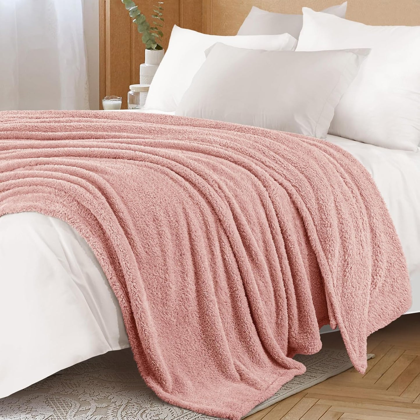 Exclusivo Mezcla Fleece Blanket for Couch, Soft and Cozy King Blankets for Women Men Girls Kids, Suitable for All Seasons, Dusty Pink, 90x104 Inches