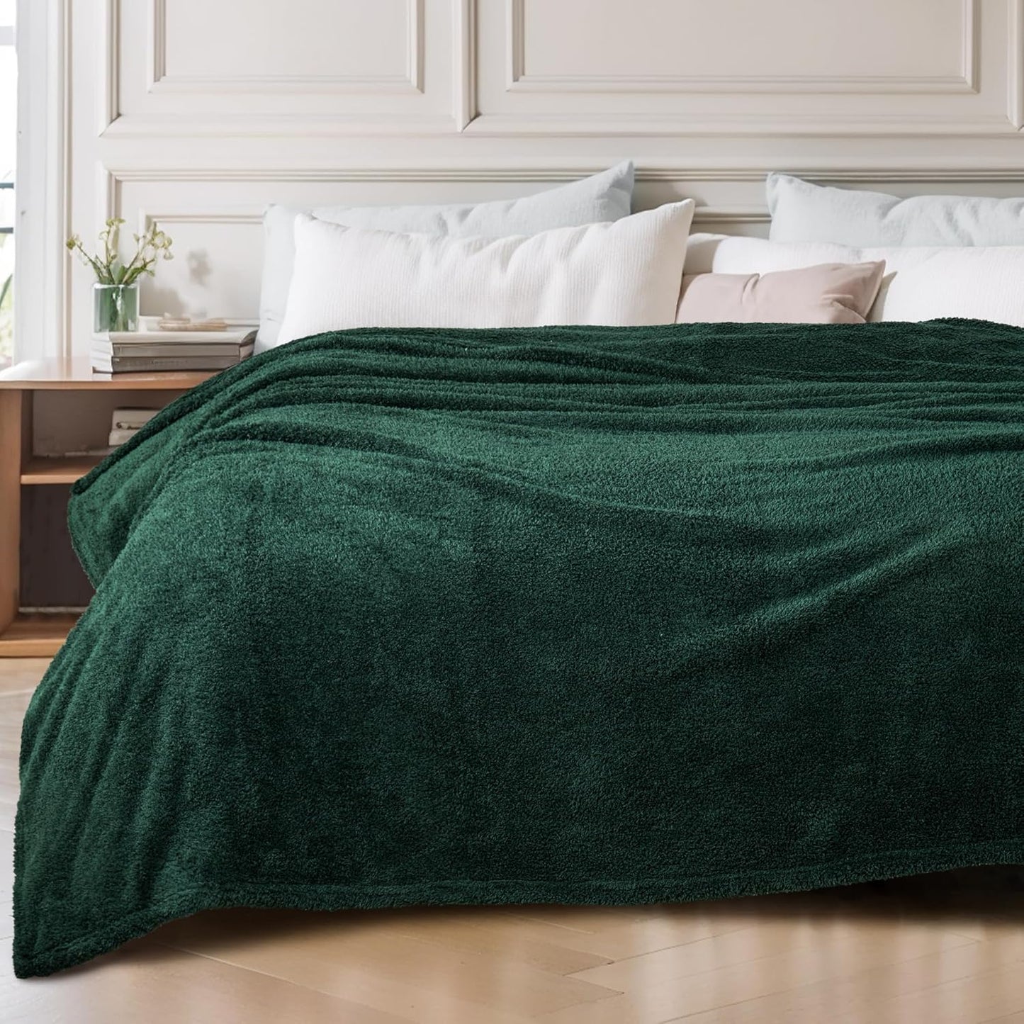 Exclusivo Mezcla Fleece King Blanket for Bed, Soft and Cozy Blankets for Women Men Girls Kids, Suitable for All Seasons, Forest Green, 90x104 Inches