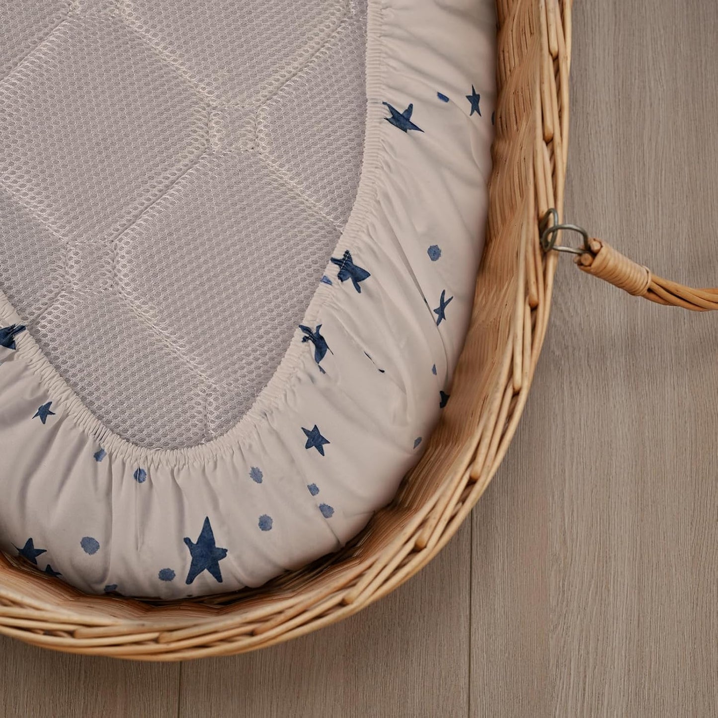 Gllquen Baby Bassinet Sheets 4 Pack, Breathable Cozy Fitted Mattress Sheet, Elastic Travel Crib Fashionable Pattern, Standard Cradle Safe Sheets for Baby Boys Girls 32"x16"(Astronaut)