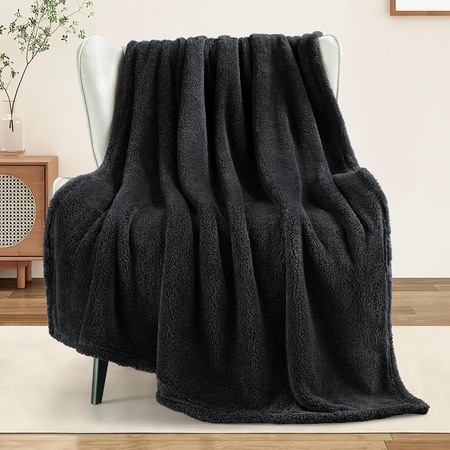 Exclusivo Mezcla Soft Fleece Throw Blanket for Couch, Super Soft Velvet Plush Bed Blanket, Fuzzy Cozy and Warm for All Seasons, 50x60 Inches, Black